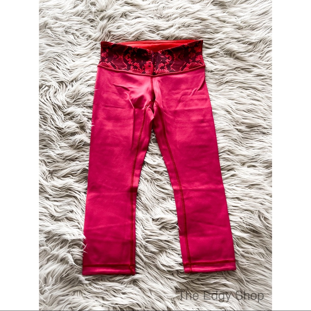 lululemon athletica | Wunder Under Crop Reversible Cranberry / Alarming - Picture 1 of 13